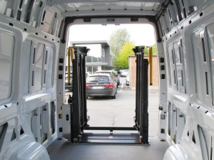 Vertical lift car tailga